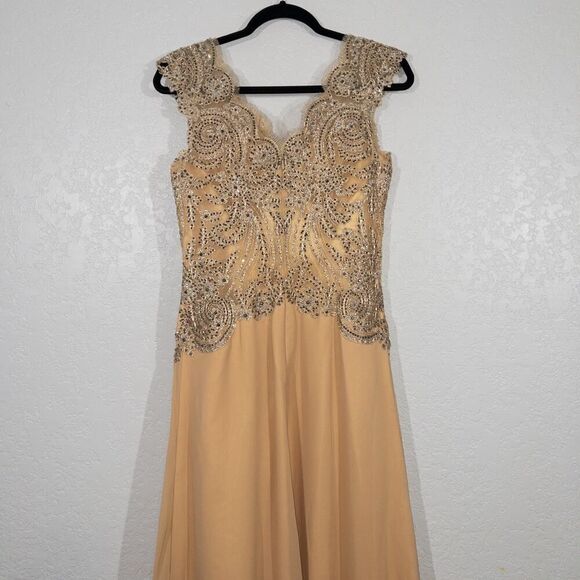 NWT Abby Paris Beige Beaded Scalloped V-Neck‎ Long Evening Gown Size 4W - Picture 11 of 11